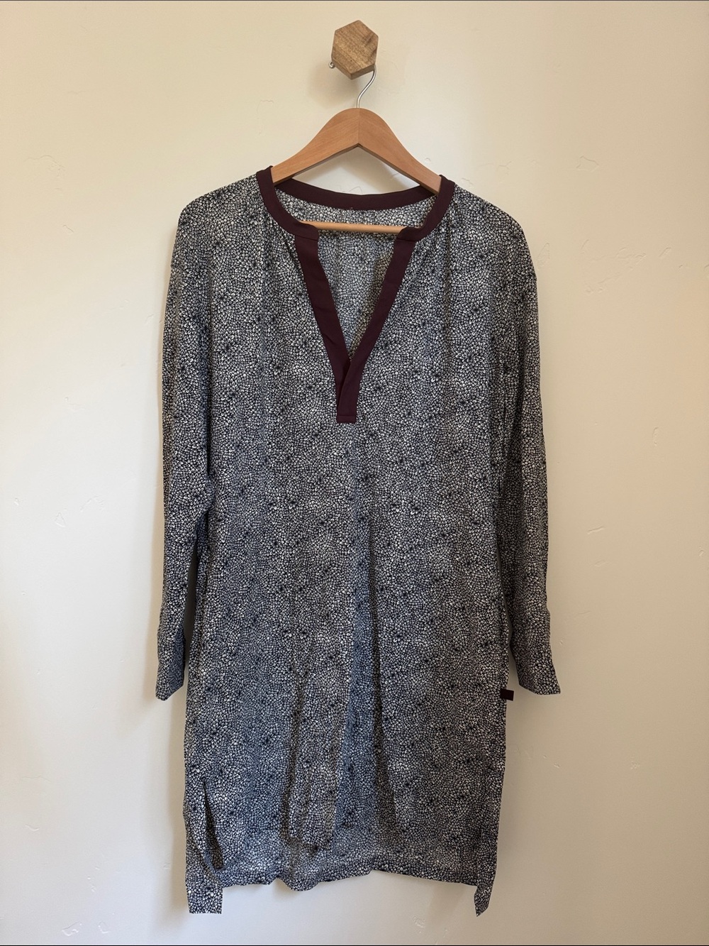 Lululemon Long Sleeve Speckled Gray Tunic Dress with Burgundy Trim